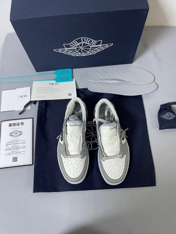Jordan 1 Retro Low Dior - Image 4
